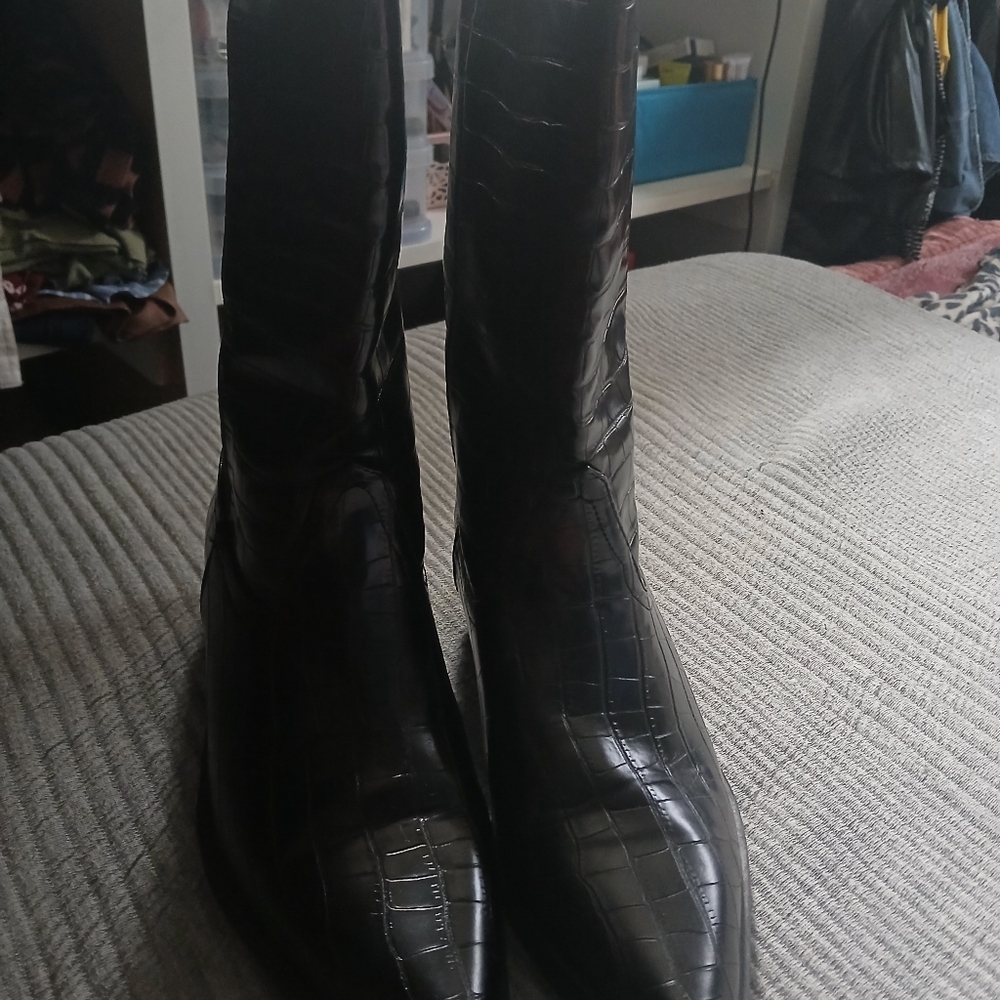 Elegant Black Crocodile Pattern Men's Boots